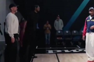 杜兰特去看女篮比赛了 ！不得不说气质这一块真是拿捏☺️