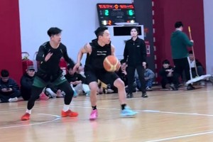 库里饭后节目！餐厅隐藏活动：投篮消食🤣🏀